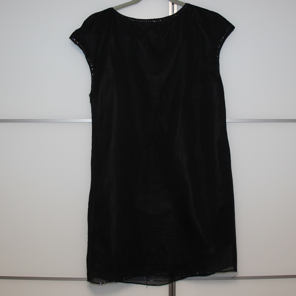Black Sleeveless Tunic with flower pattern beads - Picture 2 of 8
